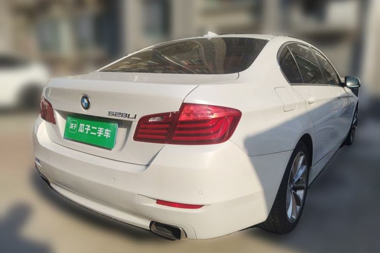 Used BMW 5 Series 2014 528Li Leading Model Rear Right 45 Deg