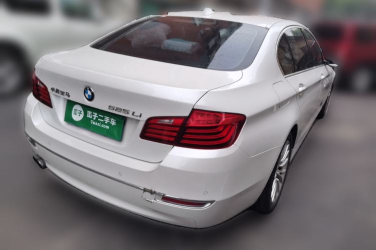 Used BMW 5 Series 2014 525Li Luxury Design Package Rear Right 45 Deg