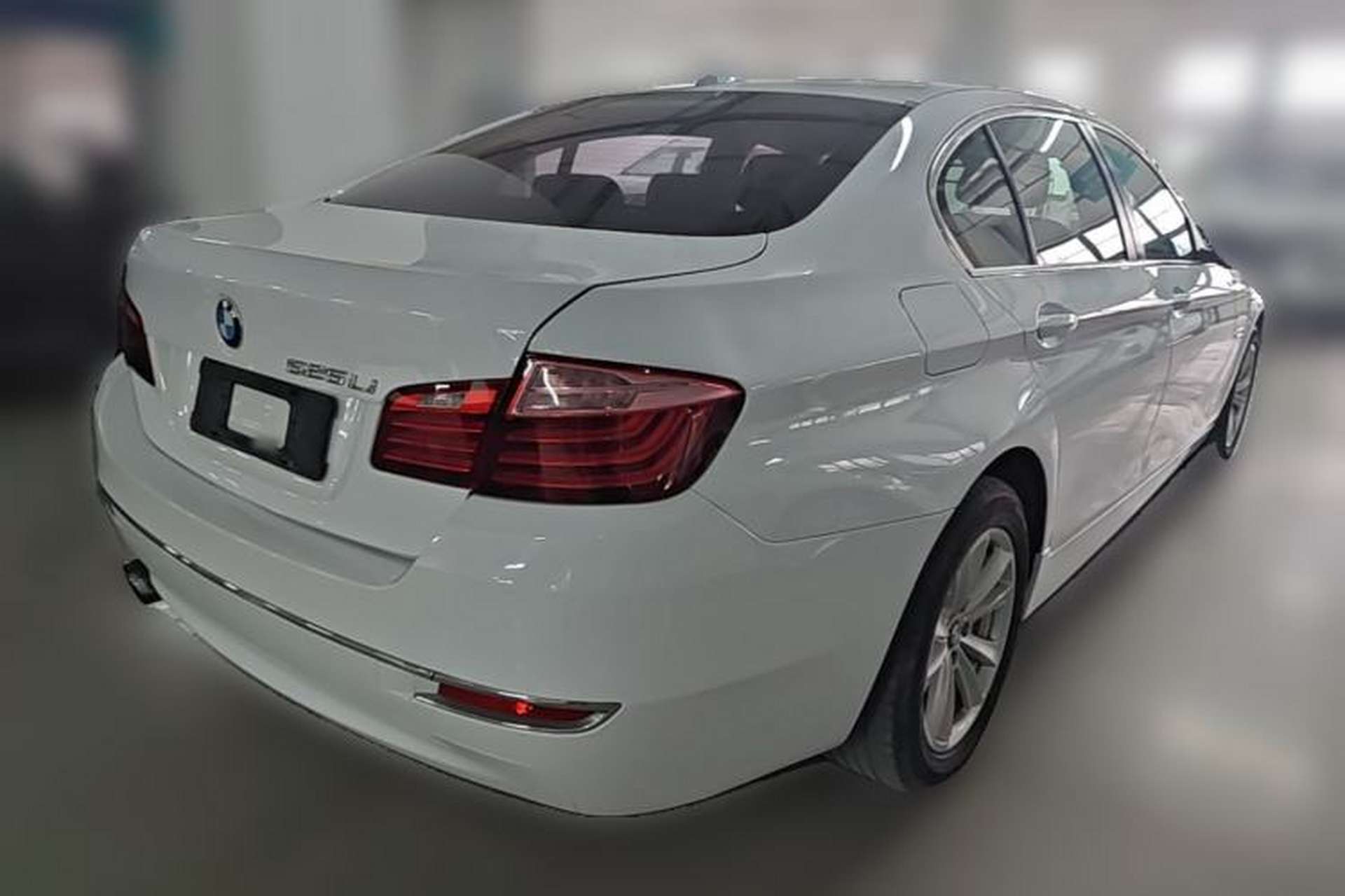Used BMW 5 Series 2014 520Li Elegant Model Rear Right 45 Deg