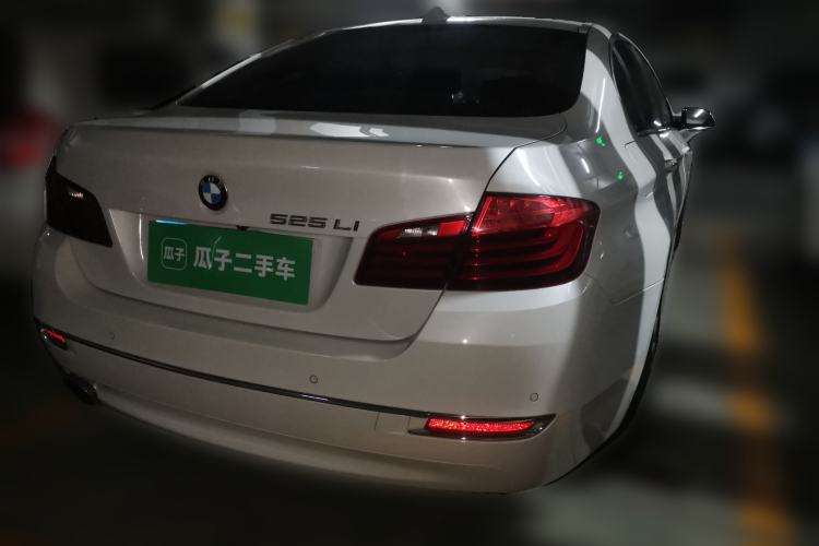 Used BMW 5 Series 2014 525Li Leading Model Rear Right 45 Deg
