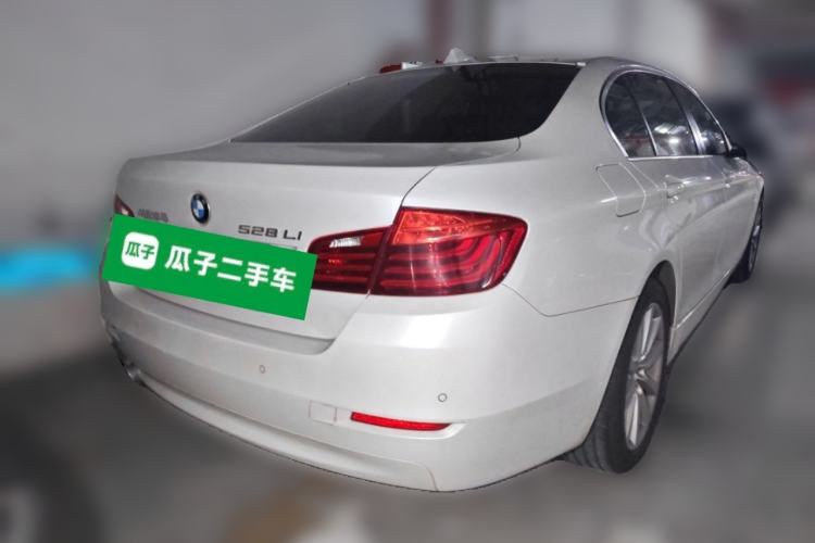 Used BMW 5 Series 2014 528Li Leading Model Rear Right 45 Deg