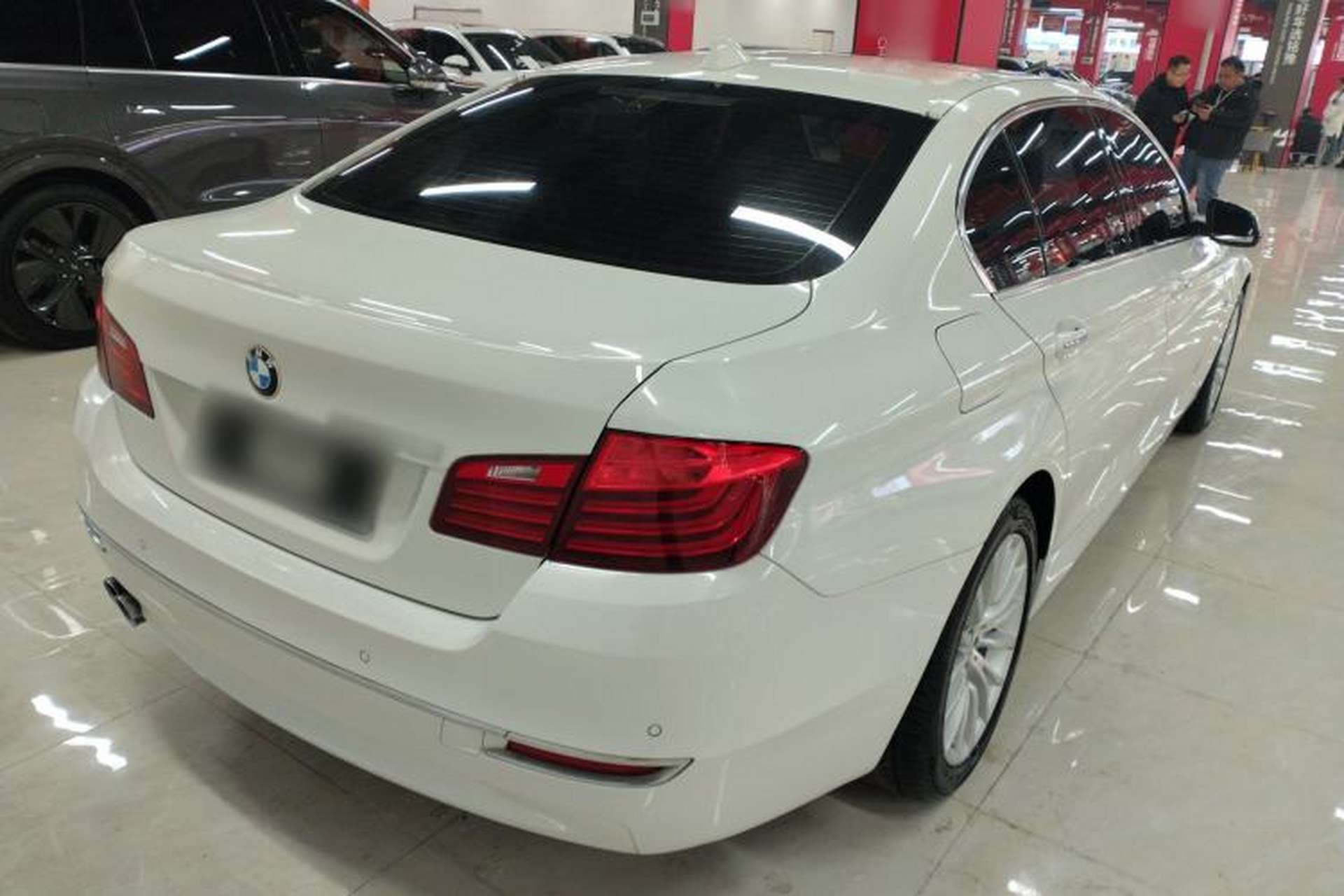 Used BMW 5 Series 2014 525Li Luxury Design Package Rear Right 45 Deg
