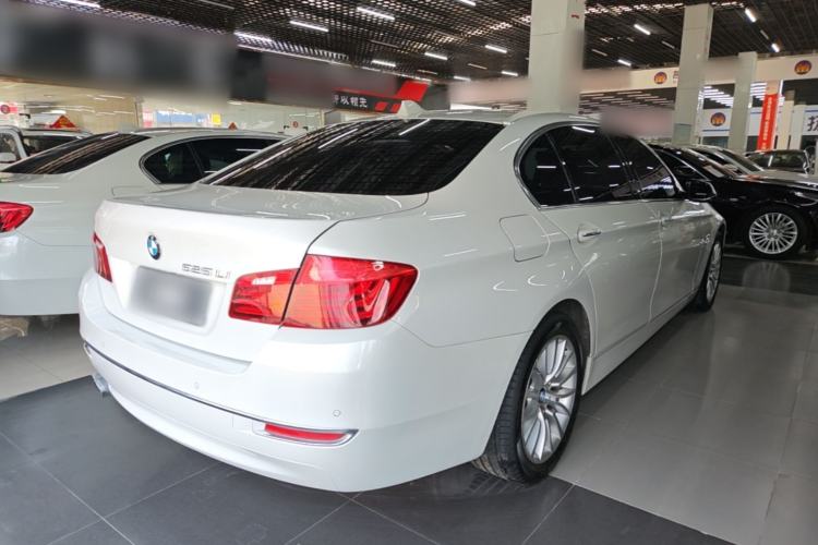 Used BMW 5 Series 2014 525Li Luxury Design Package Rear Right 45 Deg