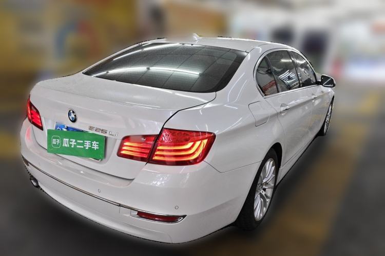 Used BMW 5 Series 2014 525Li Luxury Design Package Rear Right 45 Deg