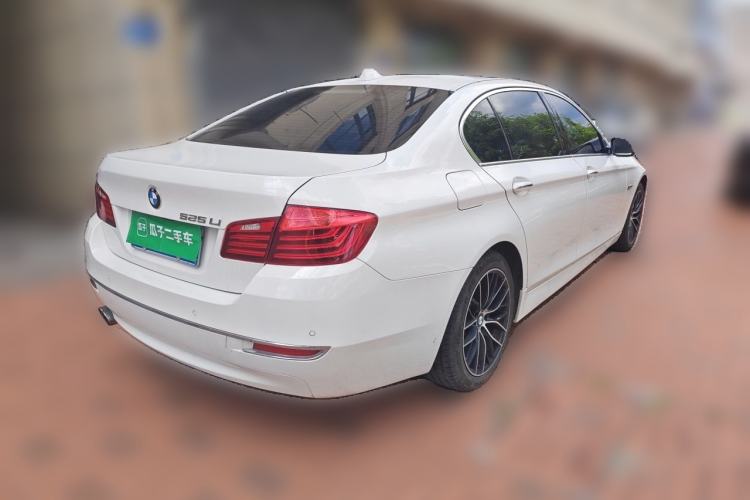 Used BMW 5 Series 2014 525Li Luxury Design Package Rear Right 45 Deg