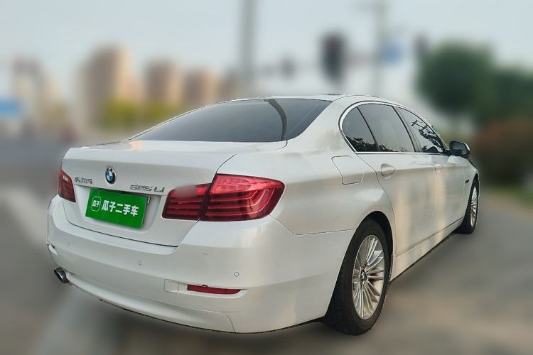 Used BMW 5 Series 2014 525Li Leading Model Rear Right 45 Deg