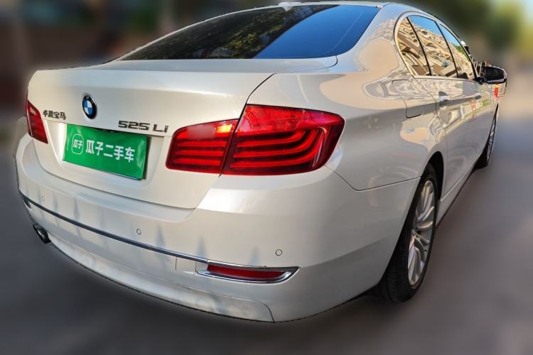 Used BMW 5 Series 2014 525Li Luxury Design Package Rear Right 45 Deg