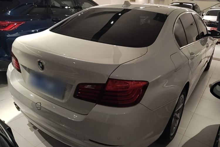 Used BMW 5 Series 2014 520Li Elegant Model Rear Right 45 Deg