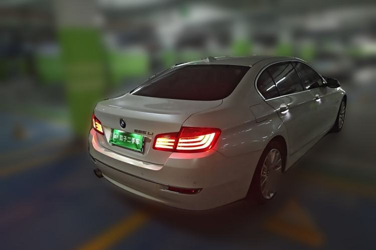 Used BMW 5 Series 2014 525Li Luxury Design Package Rear Right 45 Deg