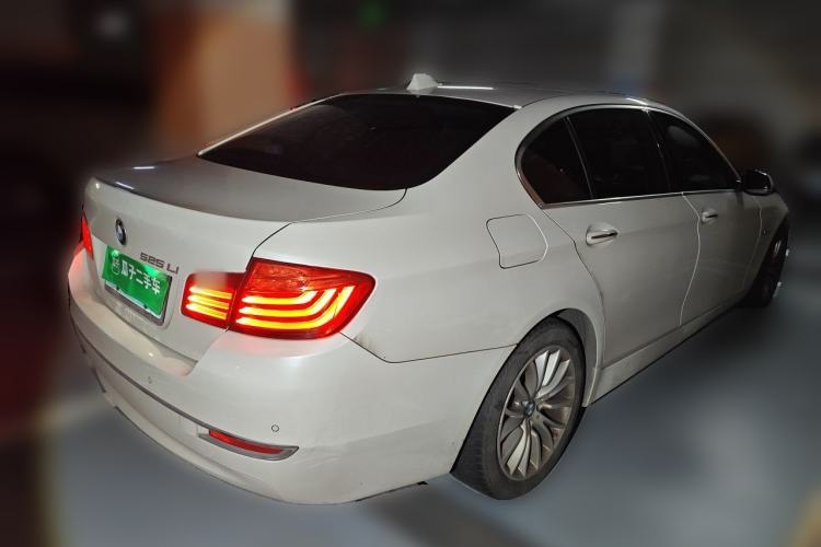 Used BMW 5 Series 2014 525Li Luxury Design Package Rear Right 45 Deg