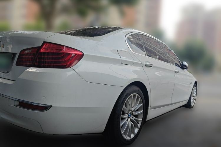 Used BMW 5 Series 2014 525Li Luxury Design Package Rear Right 45 Deg