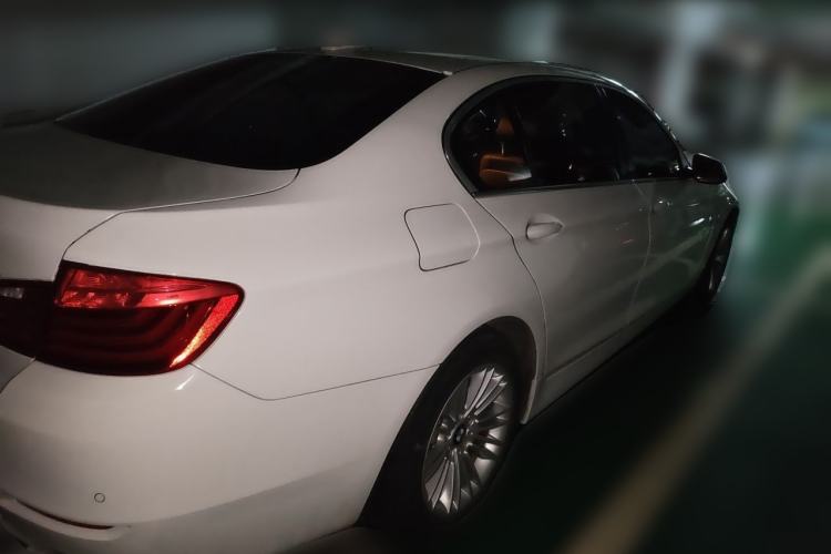 Used BMW 5 Series 2014 525Li Leading Model Rear Right 45 Deg
