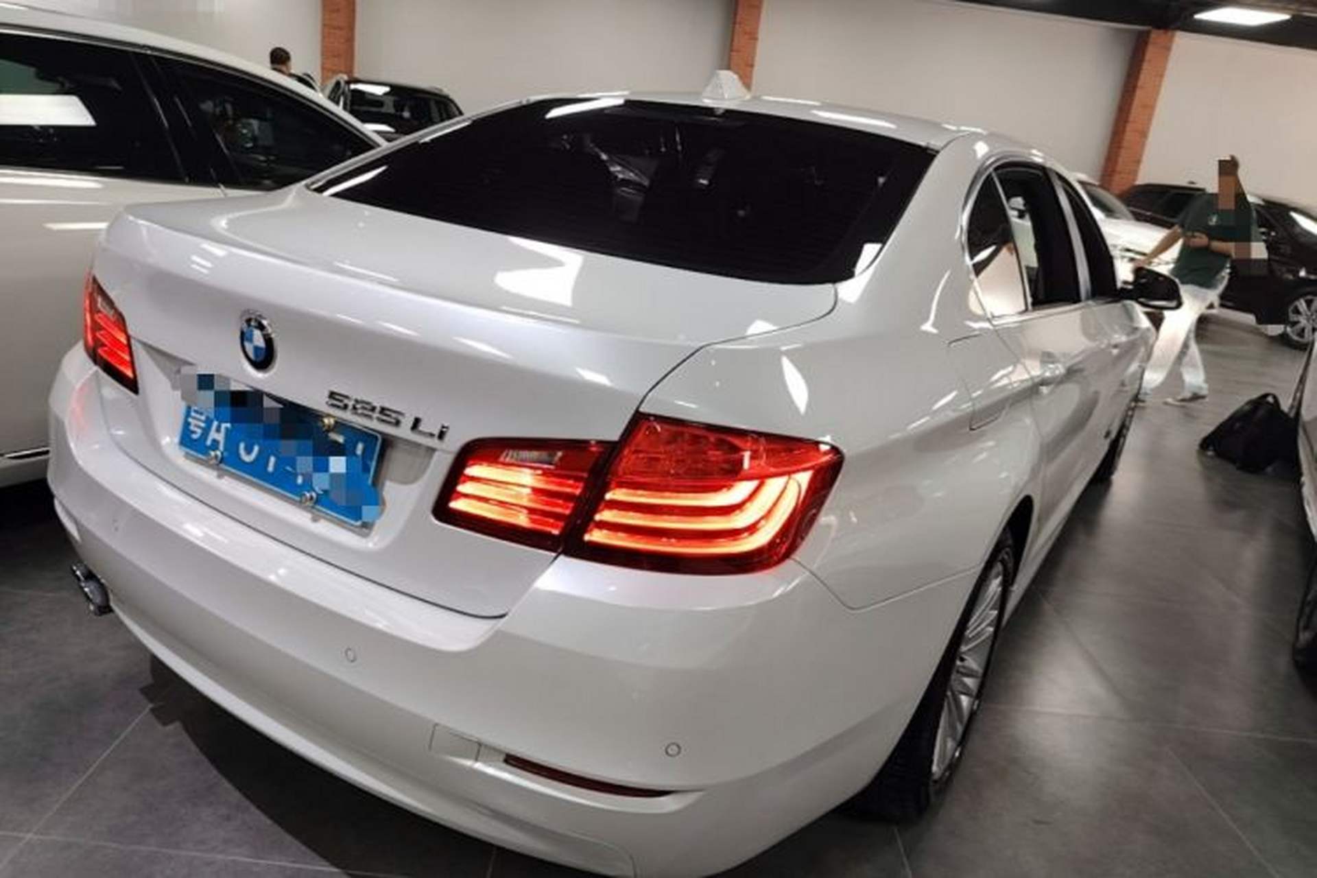 Used BMW 5 Series 2014 525Li Leading Model Rear Right 45 Deg