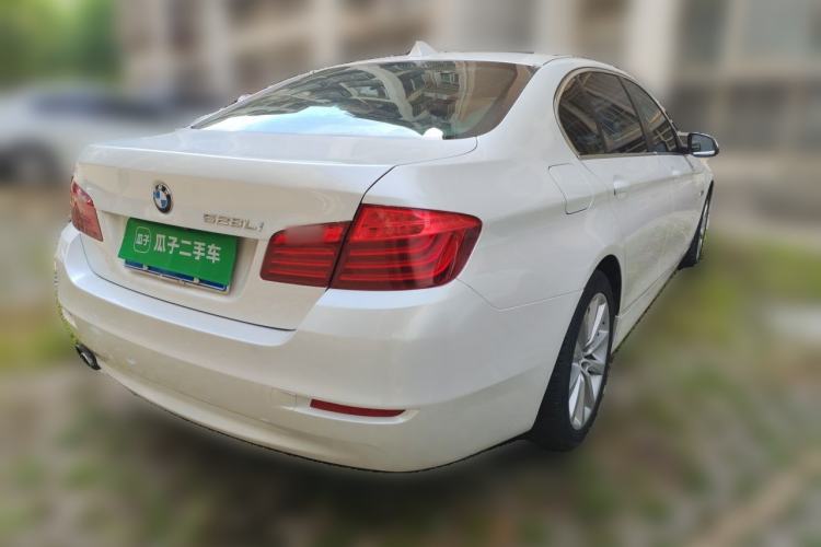 Used BMW 5 Series 2014 528Li Leading Model Rear Right 45 Deg