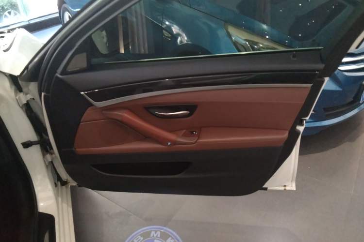 Used BMW 5 Series 2014 520i Elegant Edition Right Front Door Interior