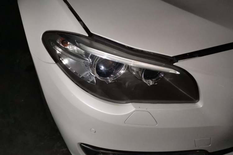 Used BMW 5 Series 2014 525Li Luxury Design Package Right Front Headlight