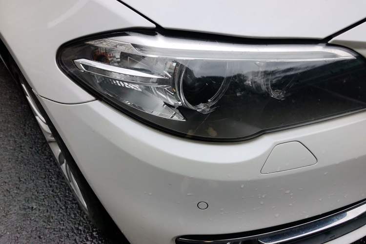 Used BMW 5 Series 2014 525Li Luxury Design Package Right Front Headlight