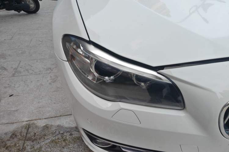 Used BMW 5 Series 2014 525Li Luxury Design Package Right Front Headlight
