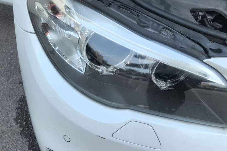 Used BMW 5 Series 2014 525Li Luxury Design Package Right Front Headlight