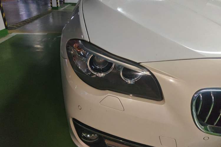 Used BMW 5 Series 2014 525Li Luxury Design Package Right Front Headlight