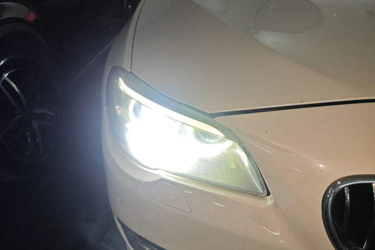Used BMW 5 Series 2014 525Li Luxury Design Package Right Front Headlight
