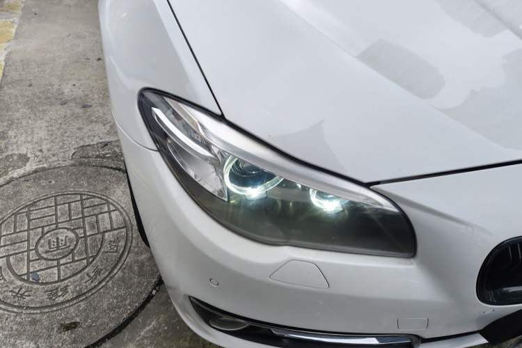 Used BMW 5 Series 2014 525Li Luxury Design Package Right Front Headlight