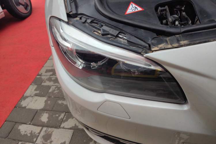 Used BMW 5 Series 2014 525Li Luxury Design Package Right Front Headlight