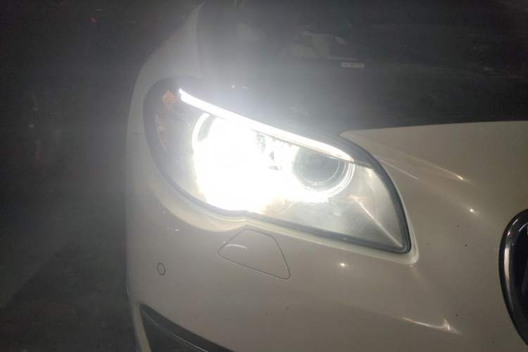 Used BMW 5 Series 2014 525Li Luxury Design Package Right Front Headlight