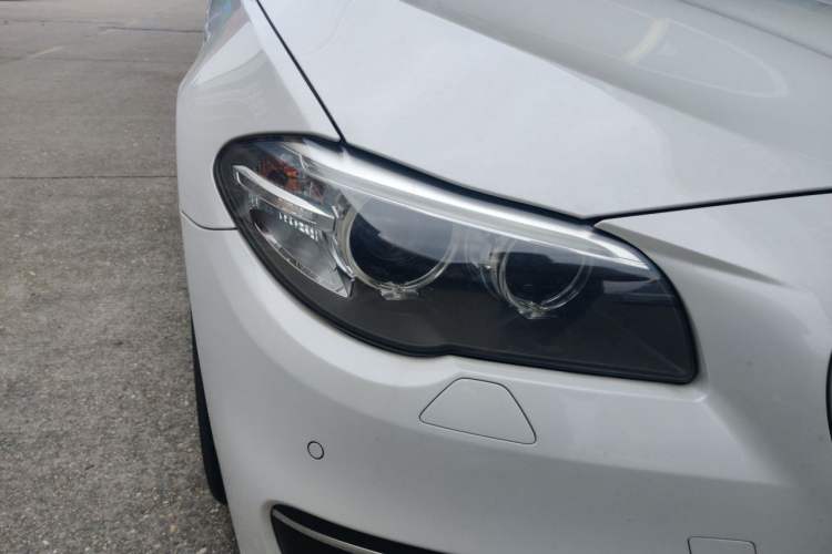 Used BMW 5 Series 2014 525Li Luxury Design Package Right Front Headlight