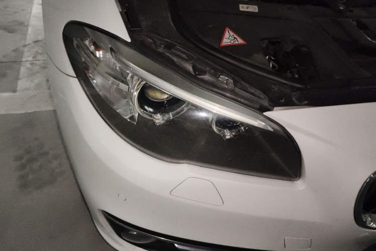 Used BMW 5 Series 2014 525Li Luxury Design Package Right Front Headlight