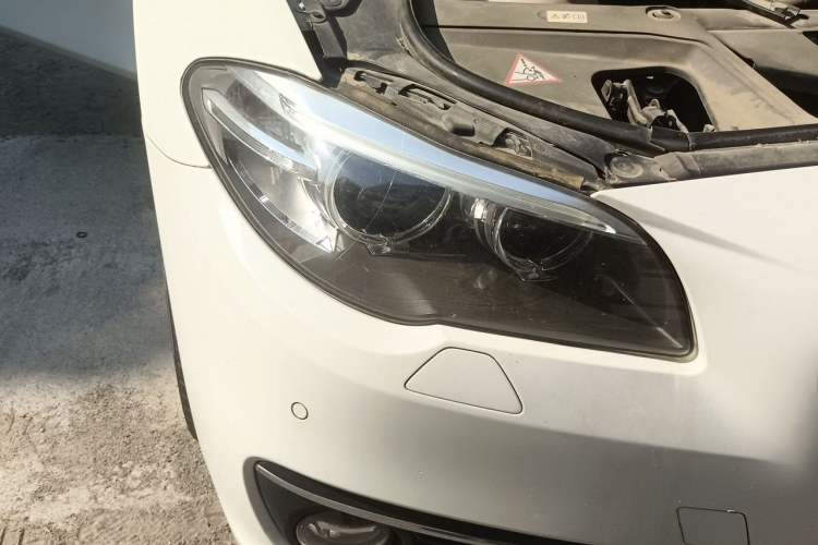 Used BMW 5 Series 2014 525Li Luxury Design Package Right Front Headlight