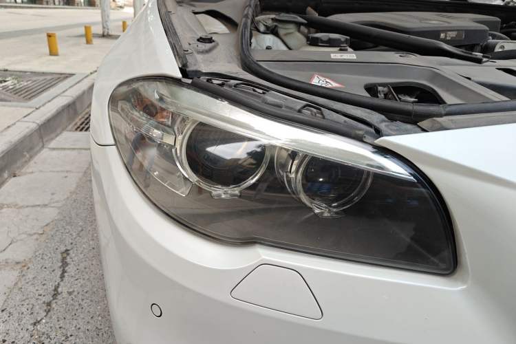 Used BMW 5 Series 2014 525Li Luxury Design Package Right Front Headlight