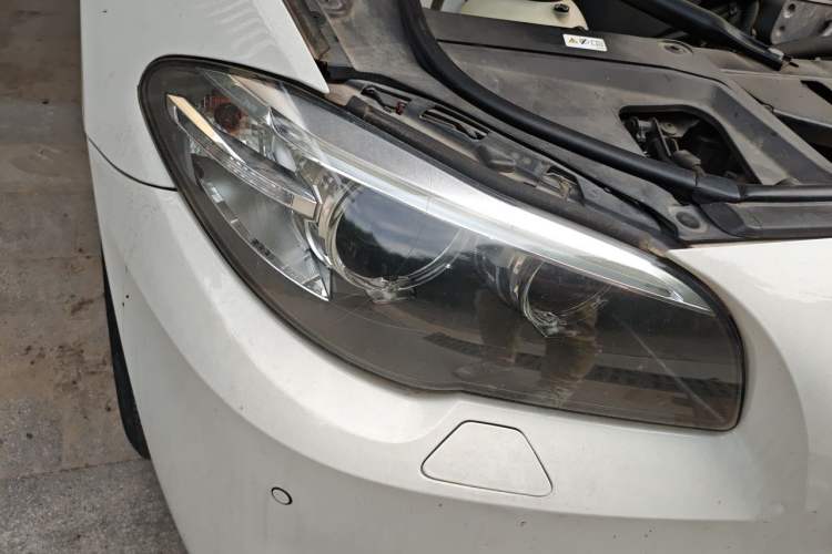 Used BMW 5 Series 2014 525Li Luxury Design Package Right Front Headlight