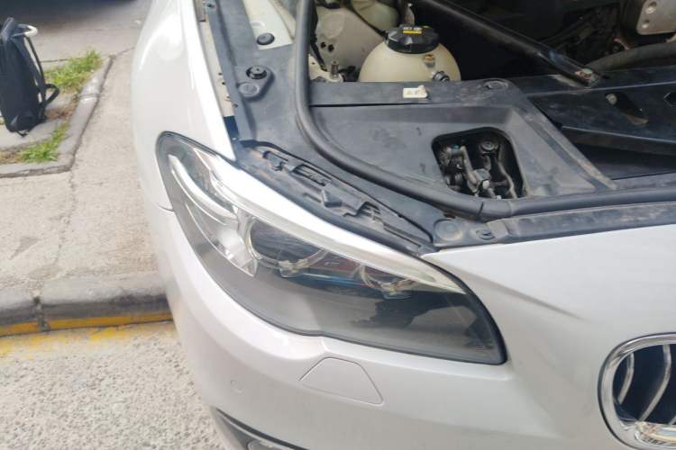 Used BMW 5 Series 2014 525Li Luxury Design Package Right Front Headlight