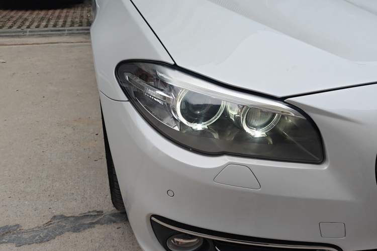 Used BMW 5 Series 2014 525Li Luxury Design Package Right Front Headlight