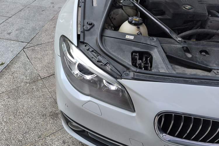Used BMW 5 Series 2014 525Li Luxury Design Package Right Front Headlight
