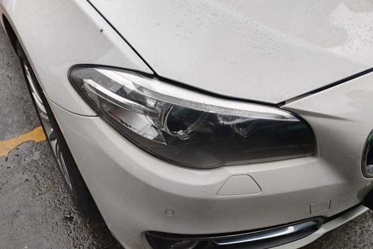 Used BMW 5 Series 2014 525Li Luxury Design Package Right Front Headlight