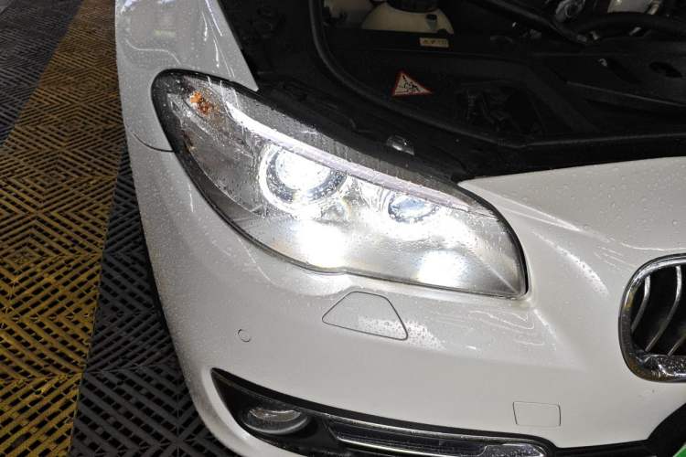 Used BMW 5 Series 2014 525Li Luxury Design Package Right Front Headlight