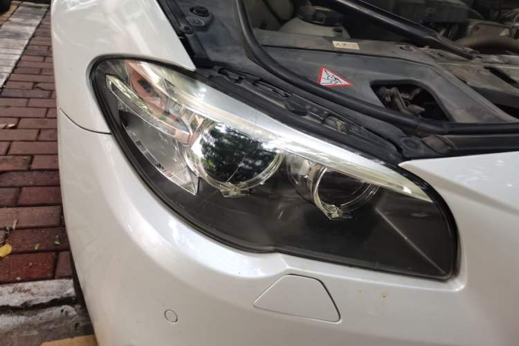 Used BMW 5 Series 2014 525Li Luxury Design Package Right Front Headlight