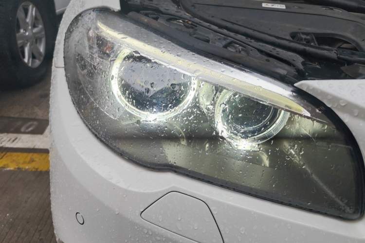 Used BMW 5 Series 2014 525Li Luxury Design Package Right Front Headlight