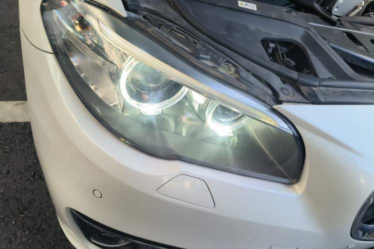 Used BMW 5 Series 2014 525Li Luxury Design Package Right Front Headlight