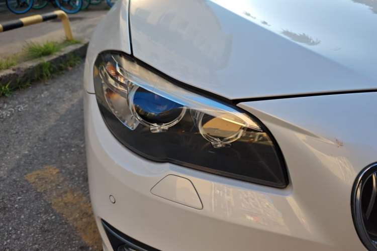 Used BMW 5 Series 2014 525Li Luxury Design Package Right Front Headlight