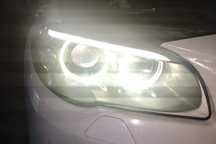 Used BMW 5 Series 2014 525Li Luxury Design Package Right Front Headlight