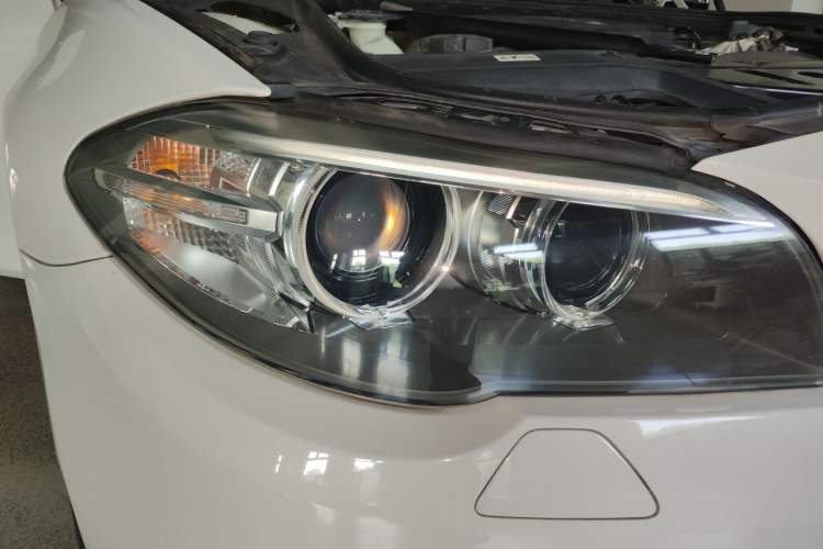 Used BMW 5 Series 2014 525Li Luxury Design Package Right Front Headlight