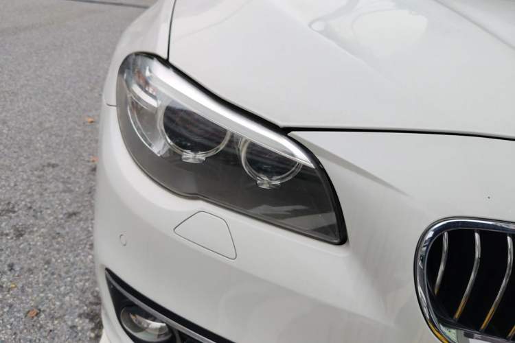 Used BMW 5 Series 2014 525Li Luxury Design Package Right Front Headlight
