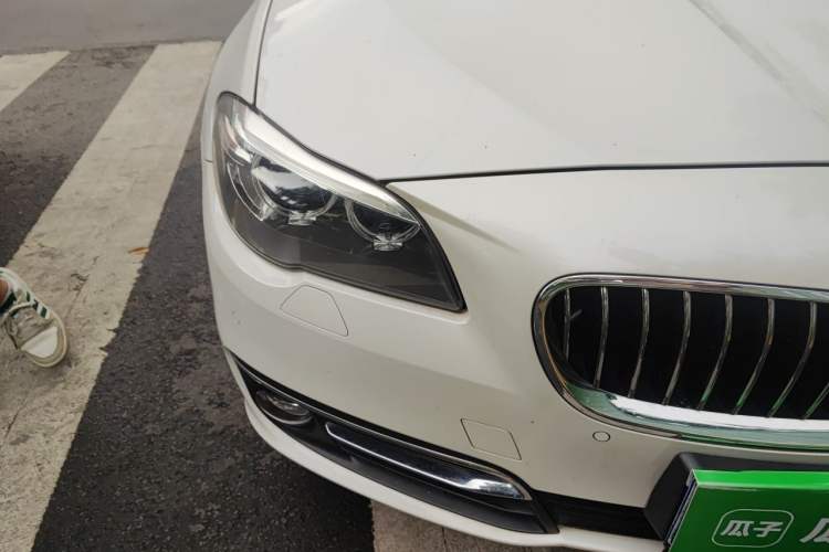 Used BMW 5 Series 2014 525Li Luxury Design Package Right Front Headlight