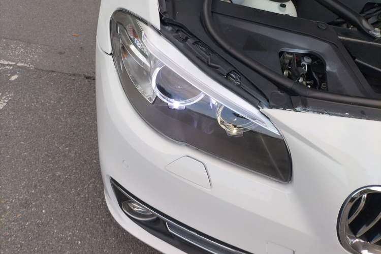 Used BMW 5 Series 2014 525Li Luxury Design Package Right Front Headlight