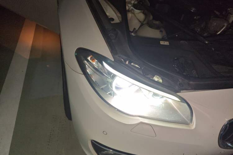 Used BMW 5 Series 2014 525Li Luxury Design Package Right Front Headlight
