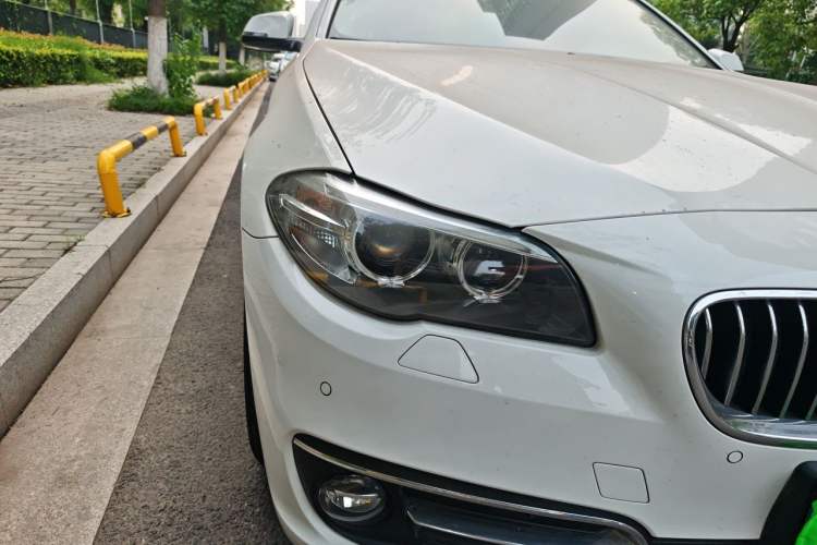 Used BMW 5 Series 2014 525Li Luxury Design Package Right Front Headlight