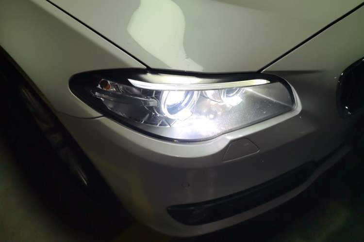 Used BMW 5 Series 2014 525Li Luxury Design Package Right Front Headlight